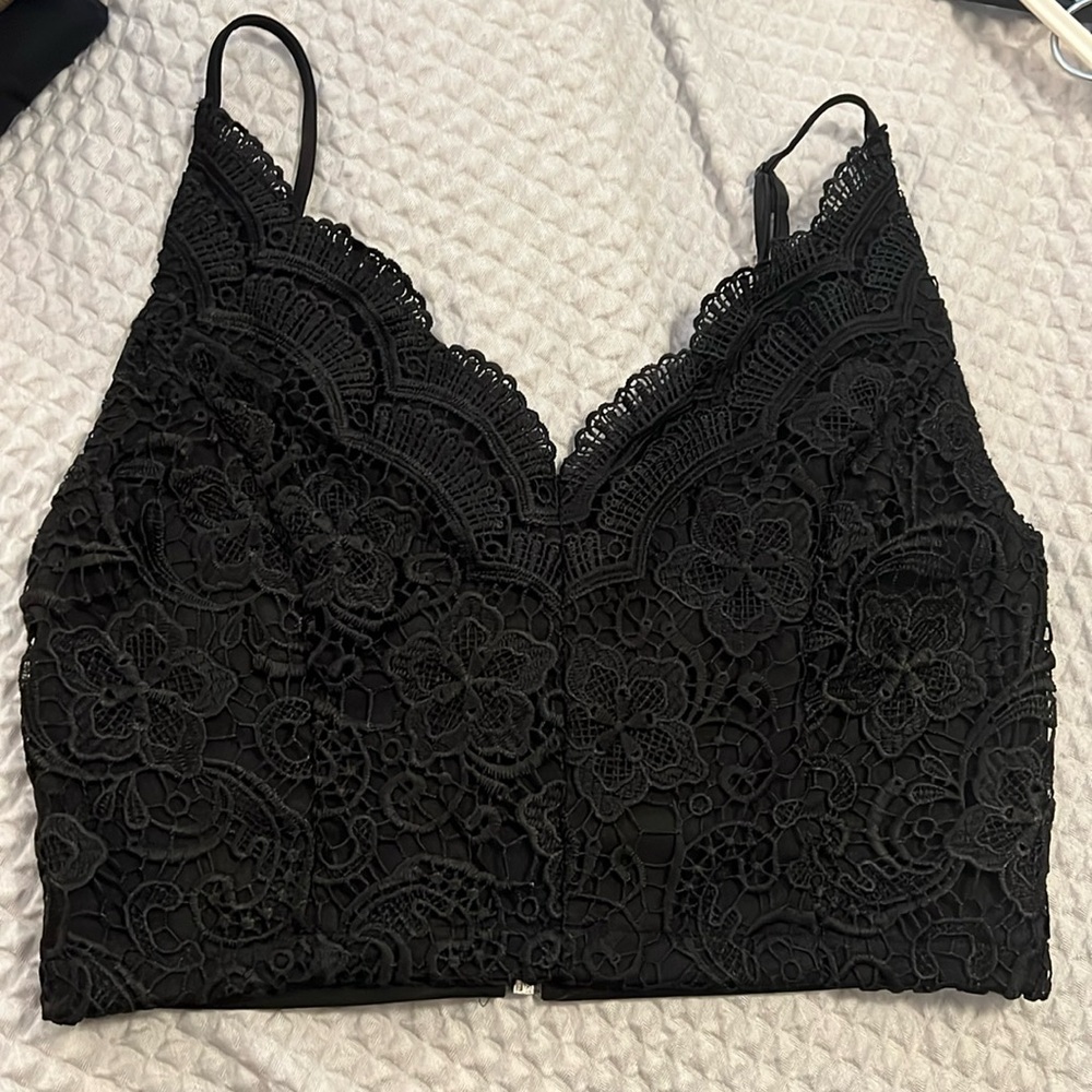 Black lace crop tank